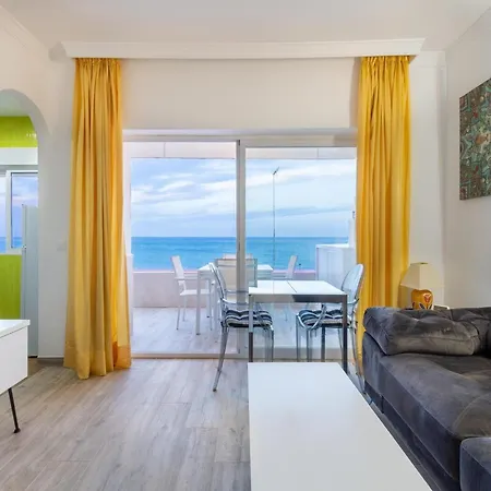 Apartmán In With Sea Views